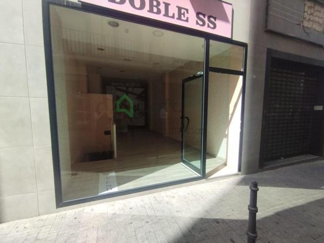 Local comercial en venta en Badajoz photo 0