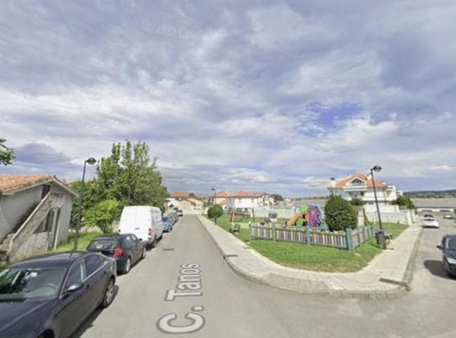 Casa en venta en Torrelavega, Tanos photo 0