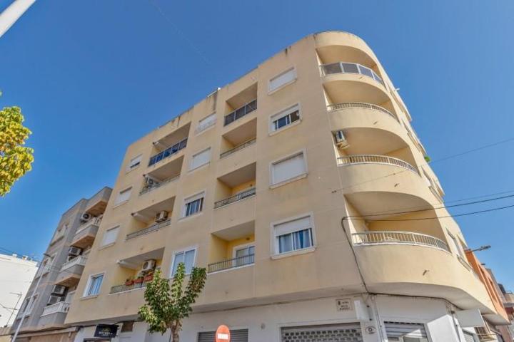 Apartamento en venta en Torrevieja, Torrevieja photo 0