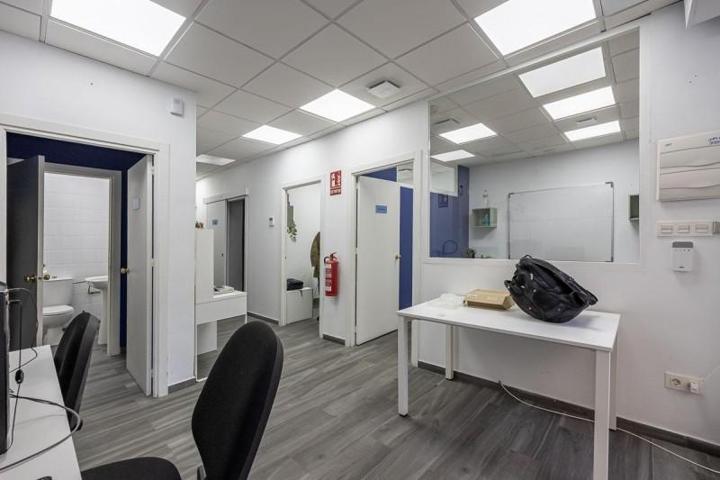 Local comercial en venta en Granada, Arabial photo 0