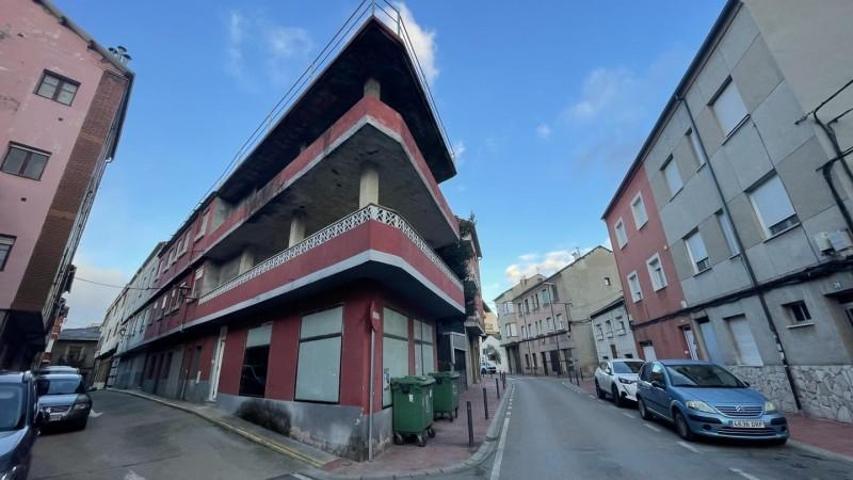 Chalet en venta en Cacabelos, Calle Villafranca esquina calle Ángel …, 24540 photo 0