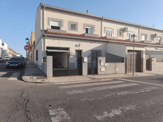 Adosada en venta en Almendralejo photo 0