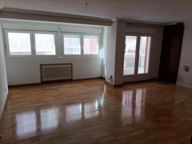 Piso en venta en Palencia, Palencia photo 0