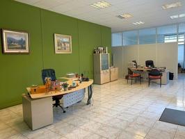 Local comercial en venta en Tortosa photo 0