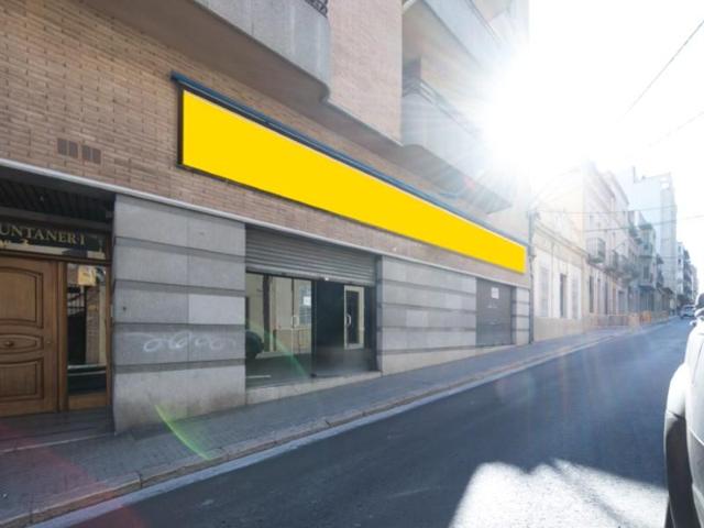 Local comercial en venta en Figueres photo 0