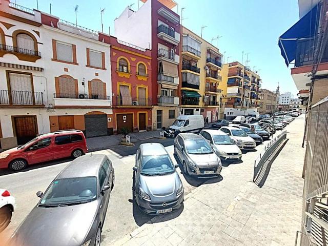 Local comercial en venta en Sevilla, Puerta Carmona-Puerta Osario-Amador de los Ríos photo 0