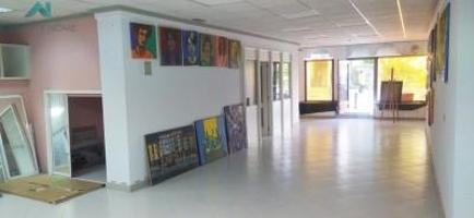 Local comercial en venta en Laredo, Centro photo 0