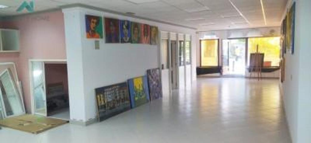 Local comercial en venta en Laredo, Centro photo 0