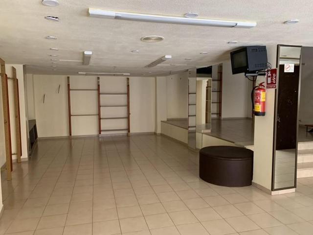 Local comercial en venta en Villarreal, Centro photo 0