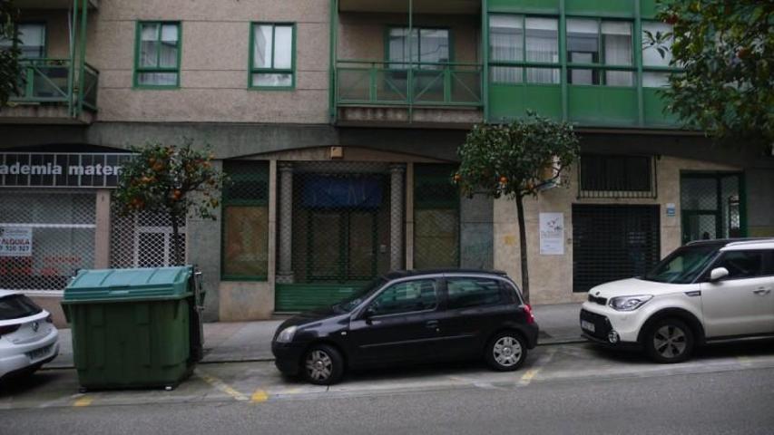Local comercial en venta en Vigo, Pi y Margall photo 0