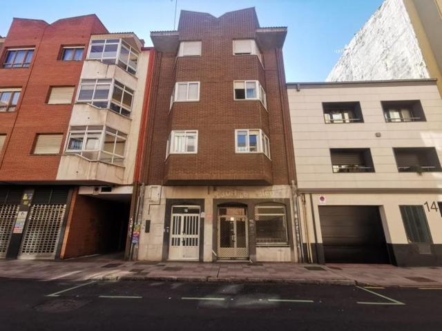 Local comercial en venta en León, La Chantría photo 0