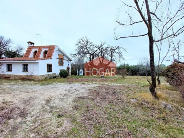 Chalet en venta en Maello, Urbanizacion pancorbo photo 0