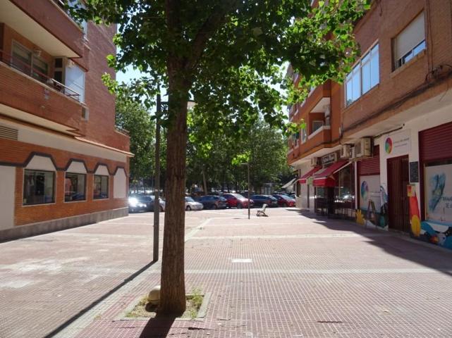 Local comercial en venta en Parla, Parla photo 0