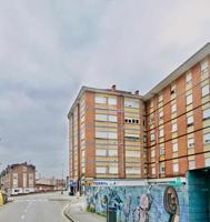 Piso en venta en Avilés, Versalles photo 0