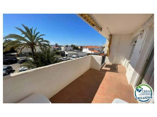 Piso en venta en Roses photo 0