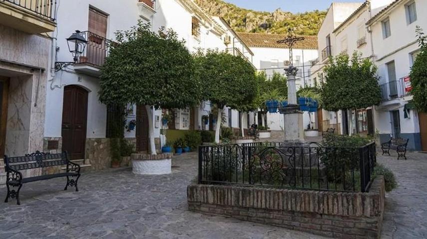 Edificio en venta en Ubrique, AYUNTAMIENTO photo 0