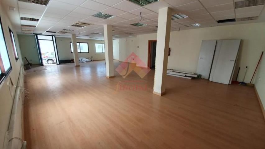 Local comercial en venta en Ronda, San Cristobal photo 0