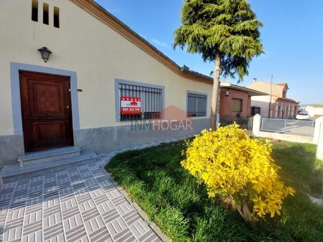 Casa en venta en Mamblas, Centro photo 0