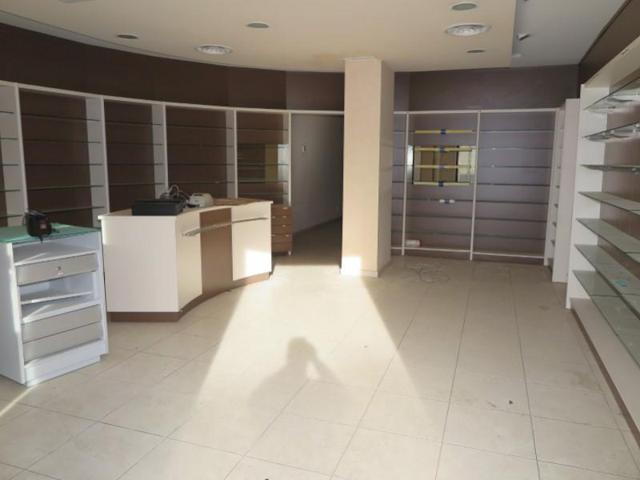 Local comercial en venta en Navalcarnero photo 0