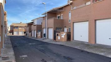 Adosada en venta en Chiloeches, Torija photo 0