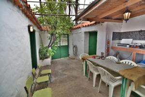 Casa con terreno en venta en San Bartolomé de Tirajana, San Bartolome de Tirajana photo 0