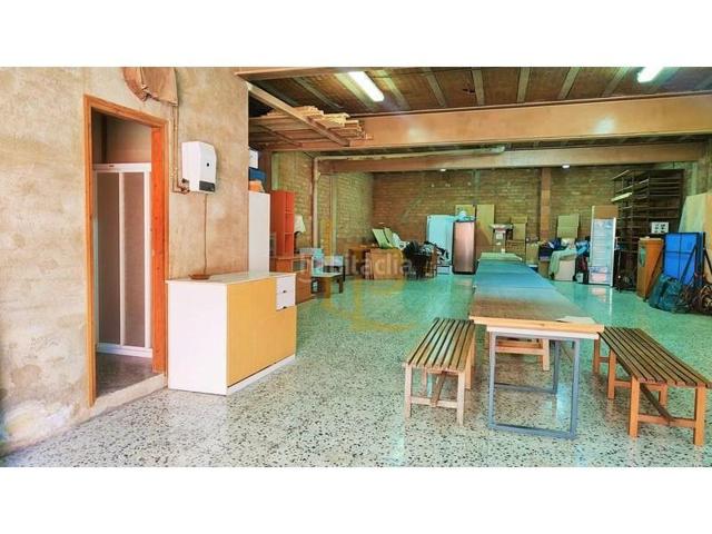 Local comercial en venta en Rubí photo 0