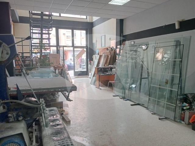 Local comercial en venta en Badajoz photo 0