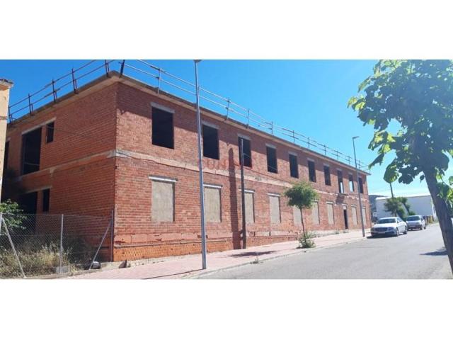 Edificio en venta en Madroñera photo 0