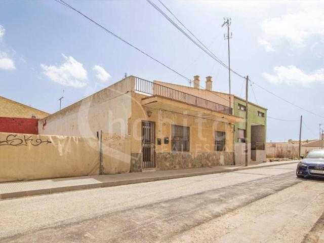 Chalet en venta en Los Montesinos photo 0