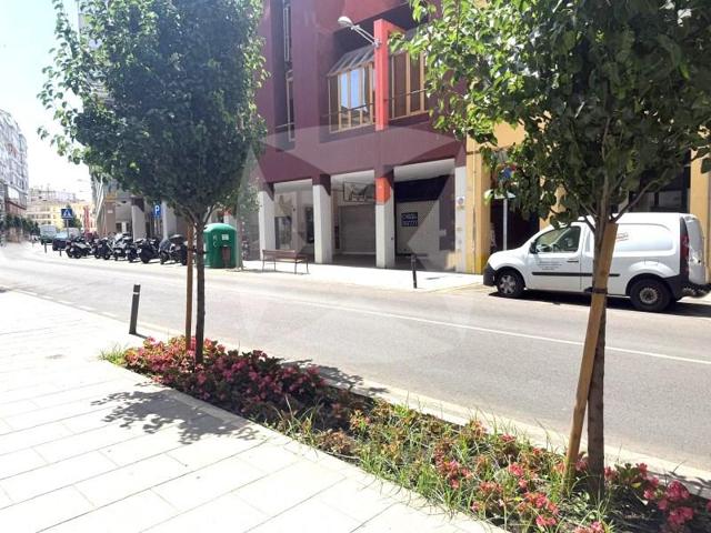 Local comercial en venta en Badajoz photo 0