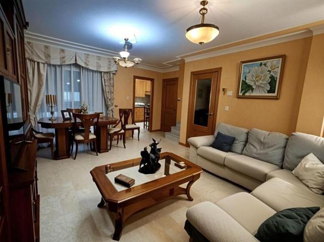 Adosada en venta en La Roda, La Roda photo 0