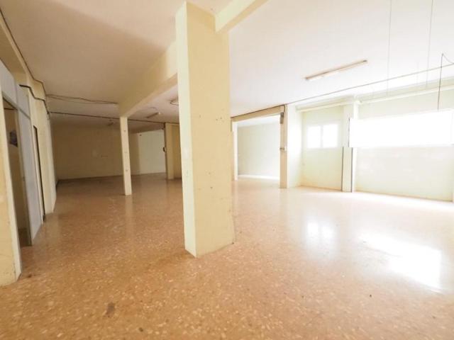 Local comercial en venta en Cornellà de Llobregat, Gavarra photo 0