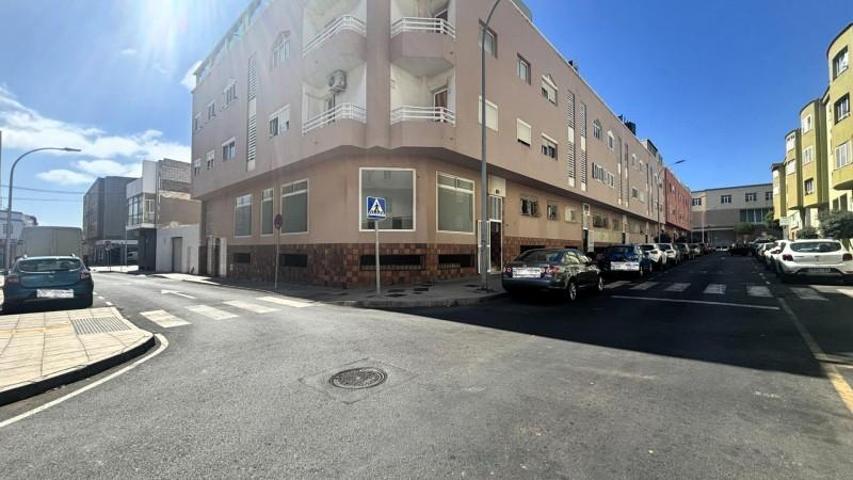 Local comercial en venta en Santa Lucía de Tirajana, Los Llanos photo 0