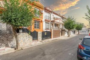 Adosada en venta en Cúllar Vega, Cullar Vega photo 0