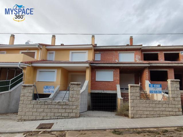 Adosada en venta en Ávila, Navalperal de pinares photo 0