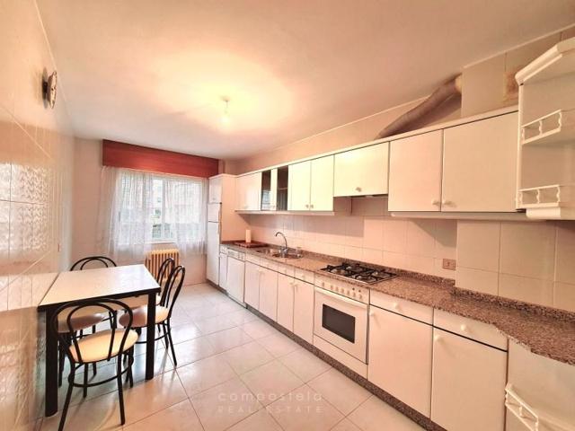 Piso en venta en Amés photo 0