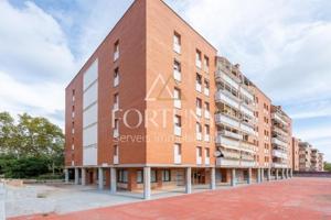 Piso en venta en Reus, Mestral photo 0