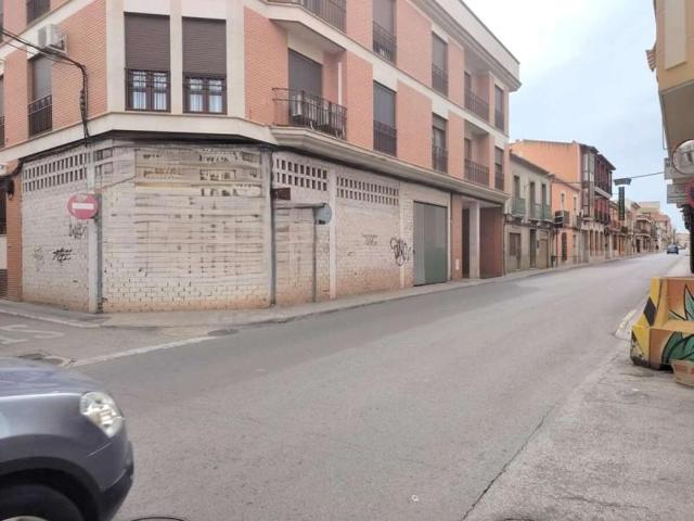 Local comercial en venta en Valdepeñas, Seis de Junio photo 0