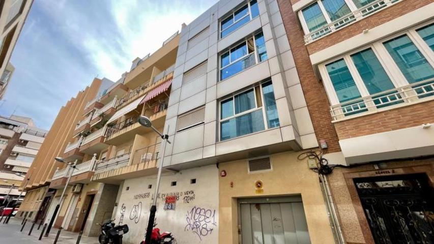 Apartamento en venta en Torrevieja, Playa de los Naufragos photo 0
