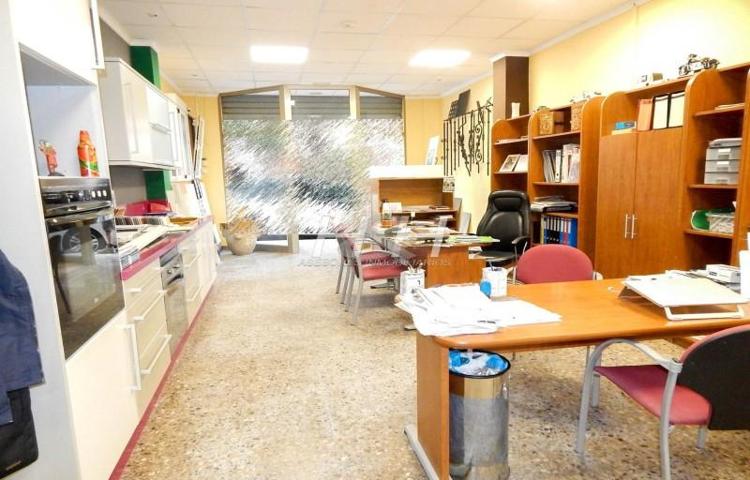 Local comercial en venta en Burjassot, Burjassot photo 0