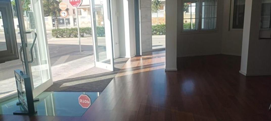 Local comercial en venta en Gandia, Grao photo 0