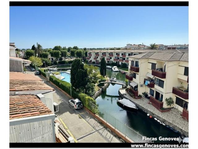 Apartamento en venta en Empuriabrava photo 0