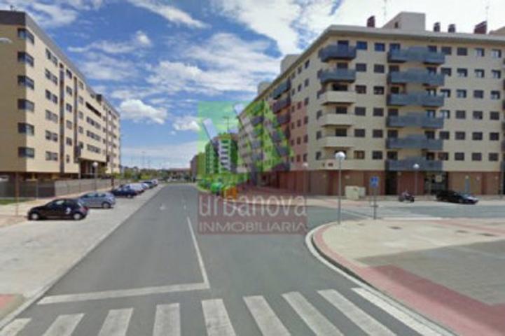 Local comercial en venta en Logroño, La Cava photo 0