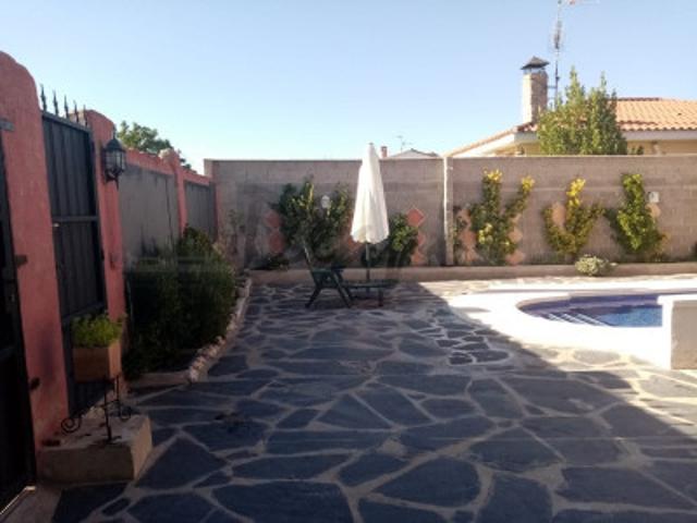 Chalet en venta en El Casar de Escalona photo 0