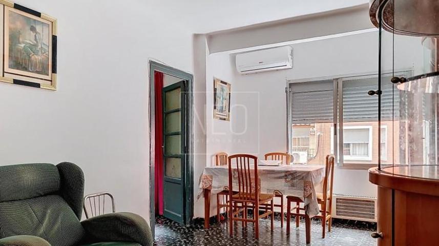 Piso en venta en Valencia, Torrefiel photo 0