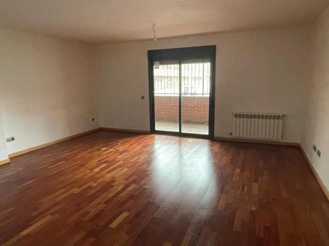 Piso en venta en Yebes, Valdeluz photo 0
