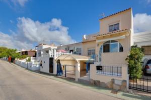 Adosada en venta en Pilar de la Horadada, Pinar de Campoverde photo 0