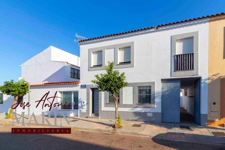 Duplex en venta en Valdelacalzada, Extremadura photo 0