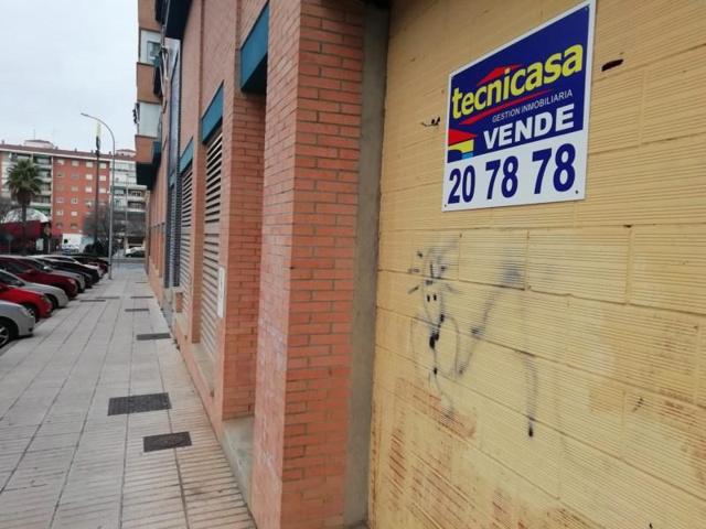 Local comercial en venta en Badajoz photo 0