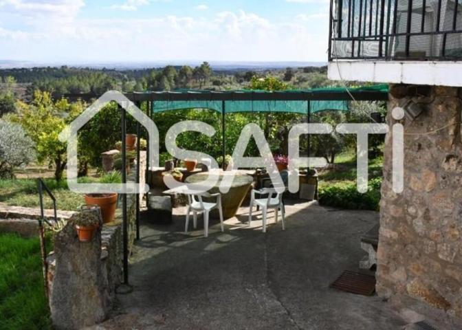 Casa en venta en Perales del Puerto photo 0